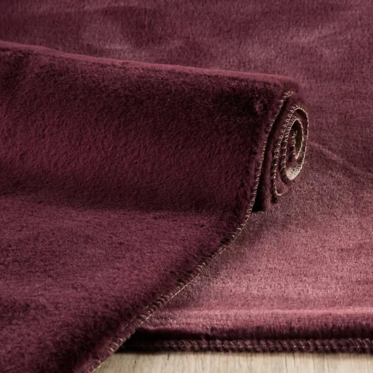 Dywanik dekoracyjny MARCELO  o strukturze miękkiego futerka