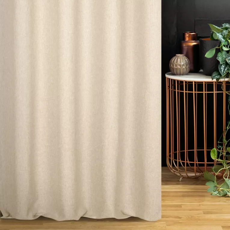 Zasłona szyta na taśmie 5 cm jasnobeżowa z tkaniny w stylu eko i efektem melanżu