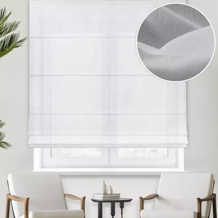 Roleta rzymska biała z cienkiej matowej etaminy, wykończona obciążnikiem
