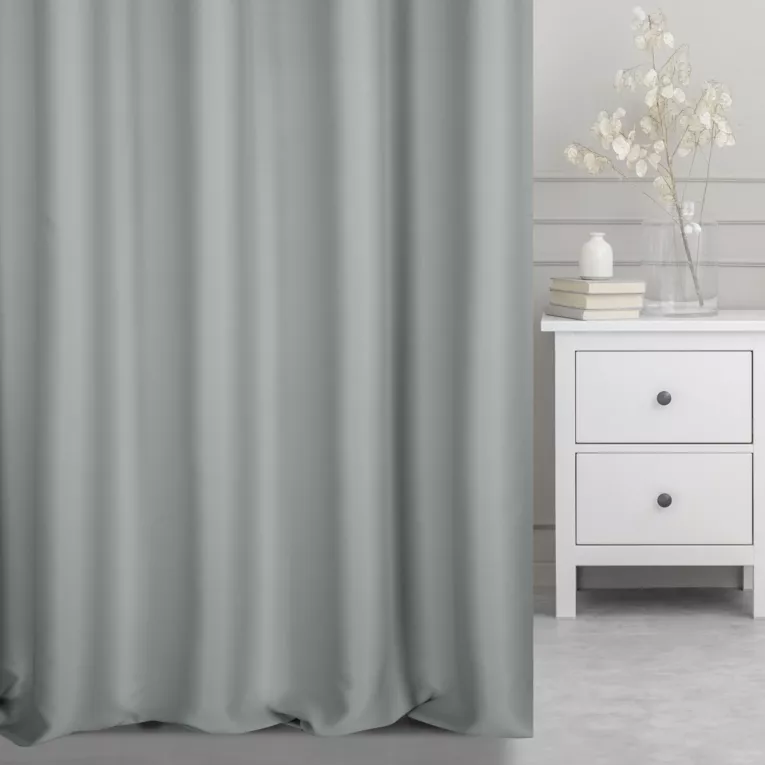 Zasłona szyta na taśmie 5 cm srebrna z gładkiej tkaniny typu blackout