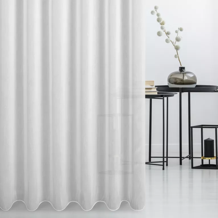 Firana szyta na taśmie 5 cm biała z delikatnej batystowej tkaniny z połyskiem