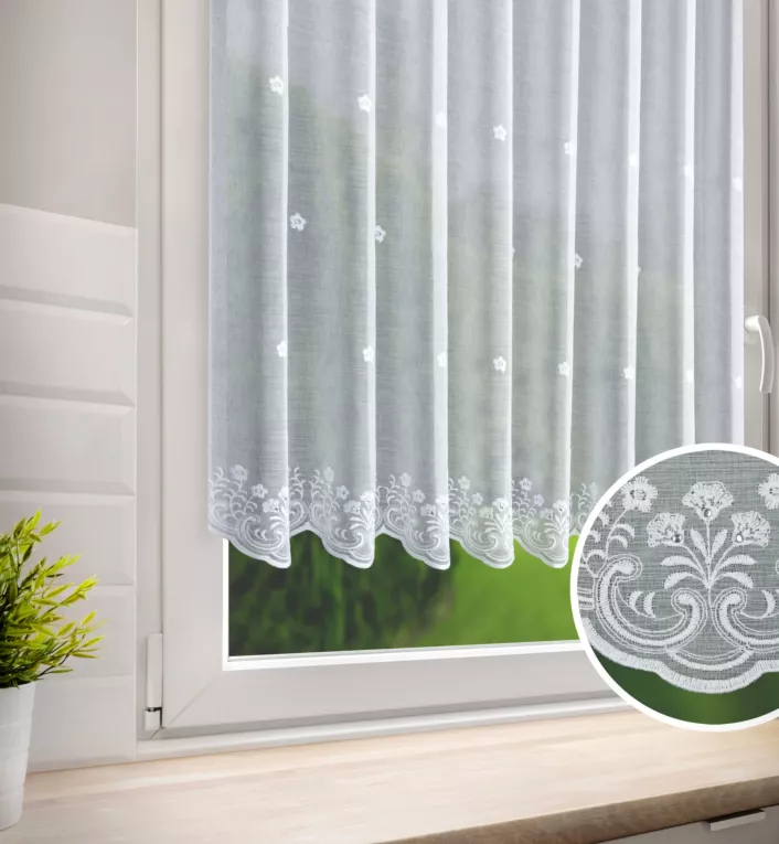 Tkanina firanowa zazdrostka z etaminy z haftem i cyrkoniami