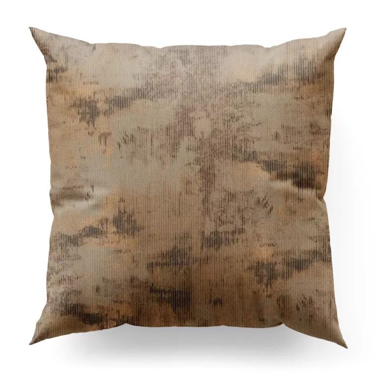 Poszewka szyta beżowo złocista z miękkiej, welwetowej tkaniny z nieregularnym wzorem i błyszczącym nadrukiem