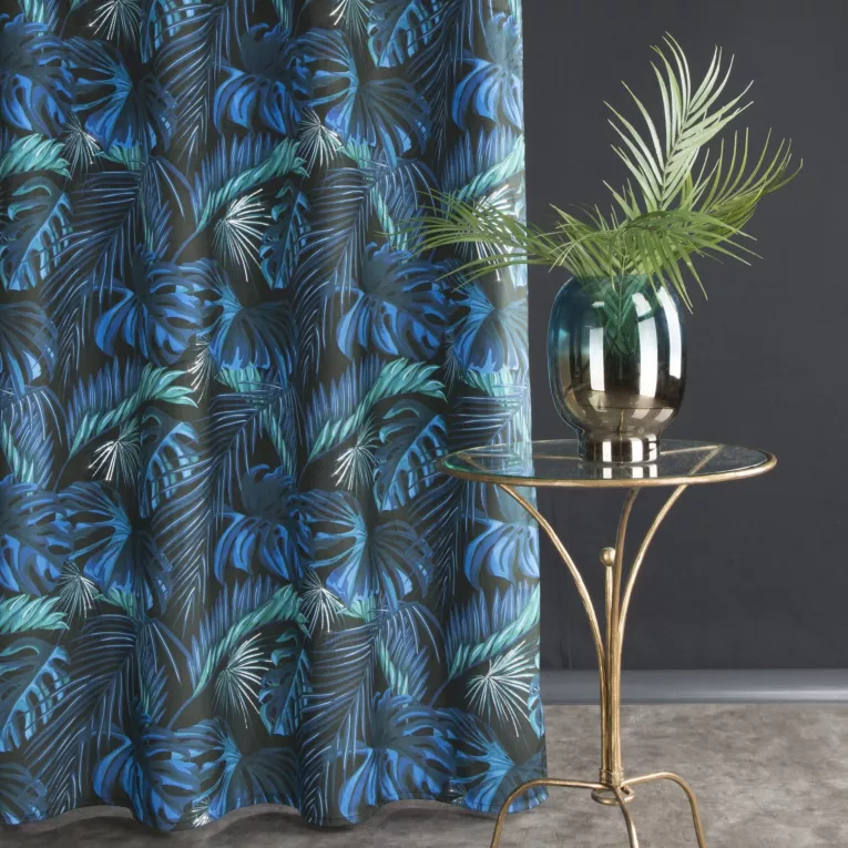 Zasłona czarno, niebieska zdobiona nadrukiem liści, zaciemniająca 140x250 cm przelotka - LAVIN