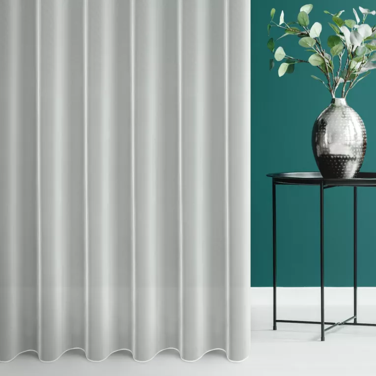 Firana szyta na taśmie 5 cm kremowa z delikatnej matowej tkaniny typu peru, wykończonej obciążnikiem o niestandardowej wysokości 350 cm