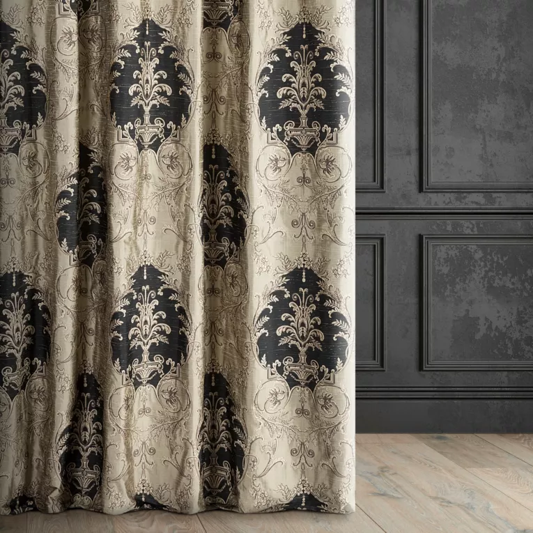 Zasłona szyta na taśmie 5 cm BRANDON beżowo czarna z wyrazistym ornamentowym wzorem