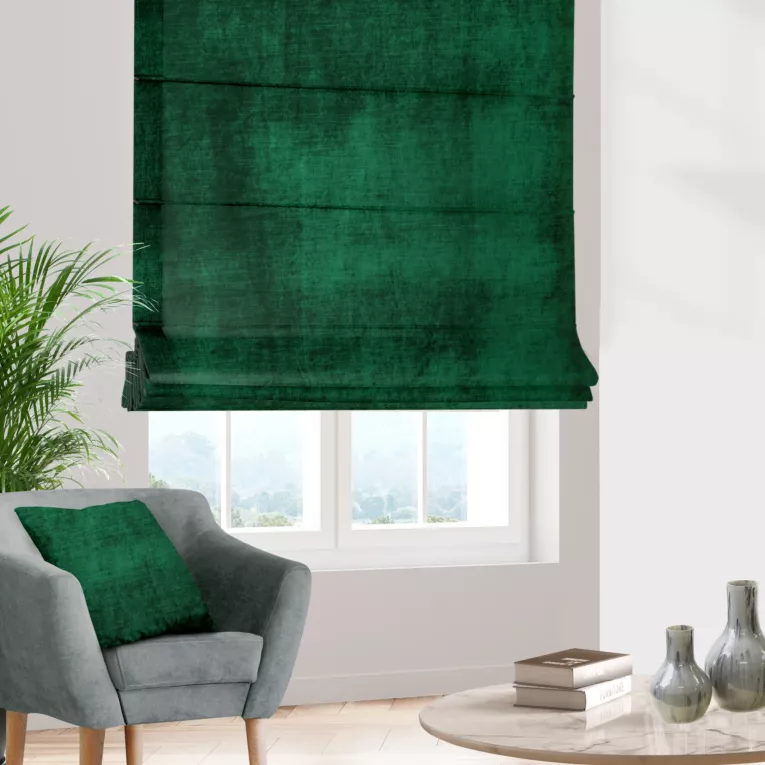 Roleta rzymska SAFARI 1 ciemnozielona z miękkiej welwetowej tkaniny z połyskiem i poziomym prążkiem