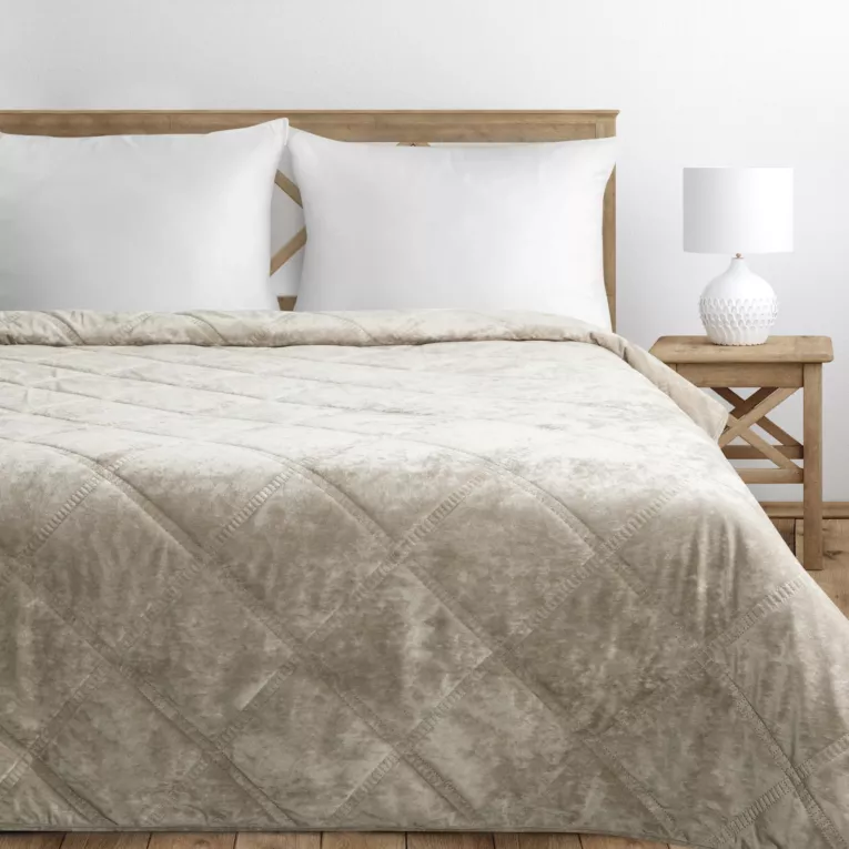 Narzuta welwetowa beżowa 220x240 cm zdobiona pikowaniem hot press w romby