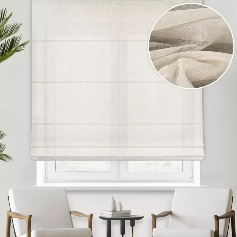 Roleta rzymska jasnobeżowa z gładkiej matowej etaminy o naturalnym splocie, wykończona obciążnikiem