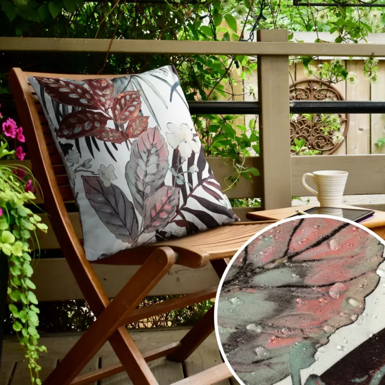 Poszewka na poduszkę 45x45cm z tkaniny wodoodpornej biało, pomarańczowa idealna na taras oraz balkon zdobiona motywem roślinnym GARDEN