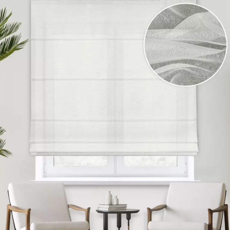 Roleta rzymska kremowa z gładkiej matowej markizety o gęstym splocie, wykończona obciążnikiem