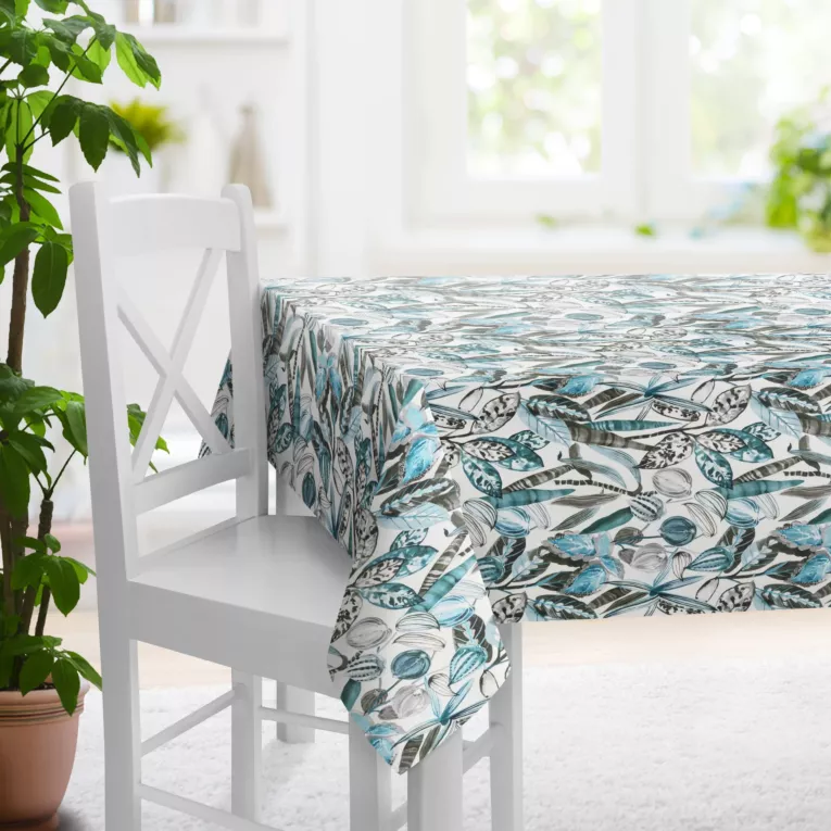 Obrus szyty jasnokremowo turkusowy z tkaniny o naturalnym splocie z nadrukowanym botanicznym wzorem
