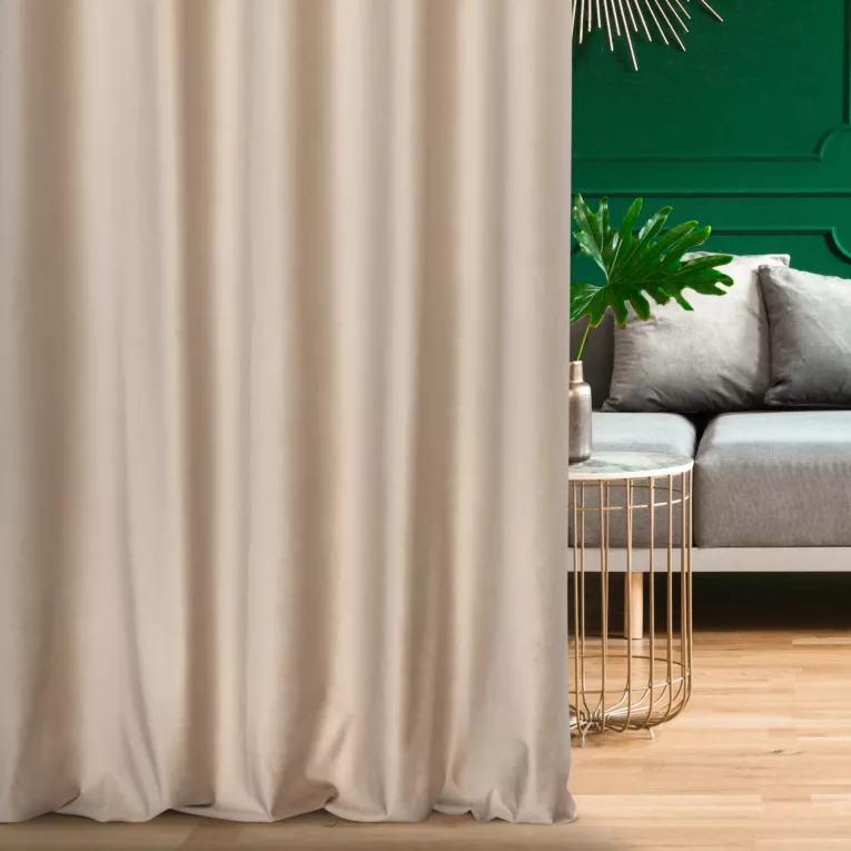 Zasłona szyta na taśmie 5 cm beżowa z miękkiej półmatowej tkaniny welwetowej