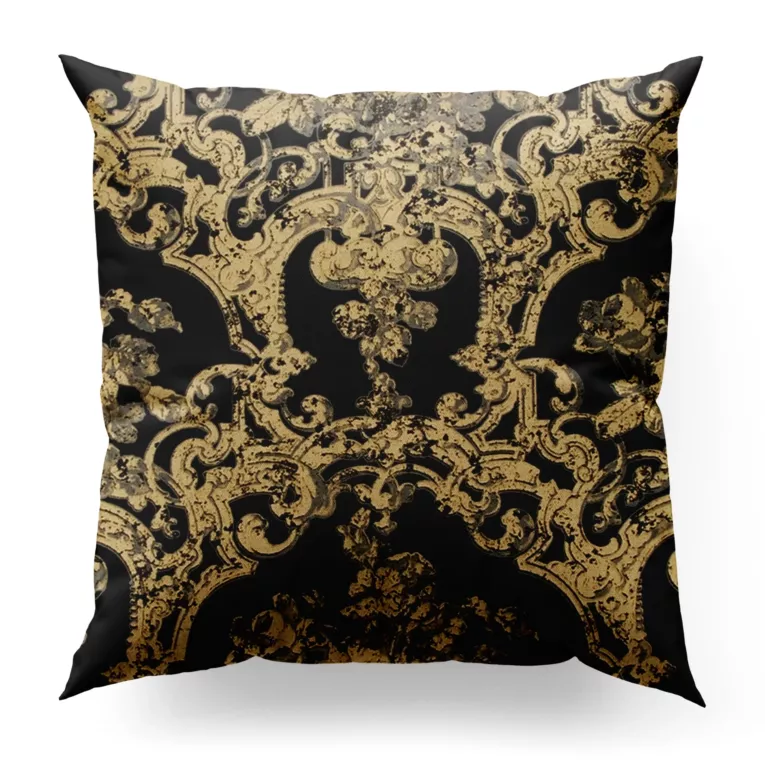 Poszewka szyta czarno złota z ekskluzywnej tkaniny o strukturze jedwabiu, z dużym ornamentowym nadrukiem Italissima Eva Minge