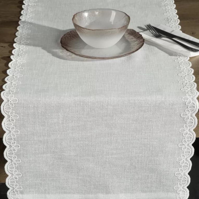 Bieżnik na stół naturalny 45x100 cm z etaminy przetykanej srebrną nicią wykończony haftem