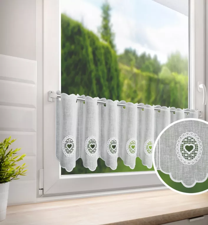 Tkanina firanowa zazdrostka z etaminy zdobiona ażurowym haftem