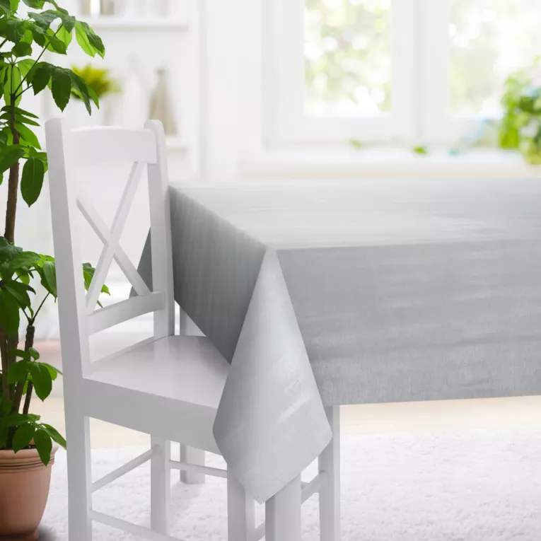 Obrus szyty srebrny z tkaniny z mieszanką lnu i wiskozy, w stylu eko, z delikatnym połyskiem