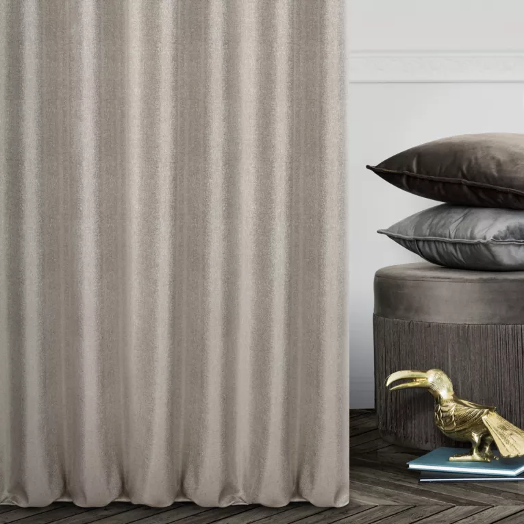 Zasłona szyta na taśmie 5 cm beżowa z miękkiej tkaniny z widocznym ozdobnym splotem