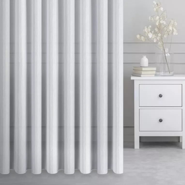 Tkanina firanowa w szerokie, pionowe pasy z dodatkiem błyszczącej nici