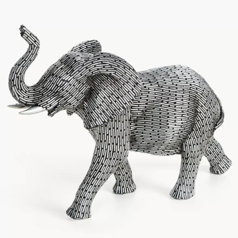 Figurka srebrna w kształcie słonia z metaliczną geometryczną strukturą 27x10x21 cm ZURI