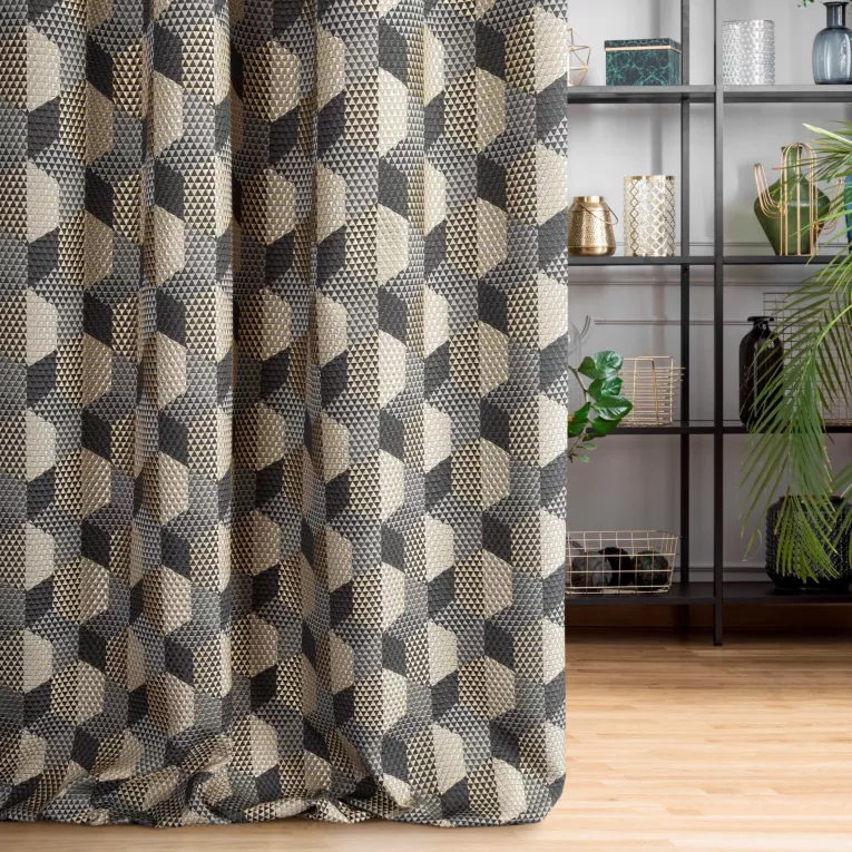 Zasłona szyta na taśmie 5 cm SICILIA wielokolorowa z ekskluzywnej połyskującej tkaniny o geometrycznym wzorze