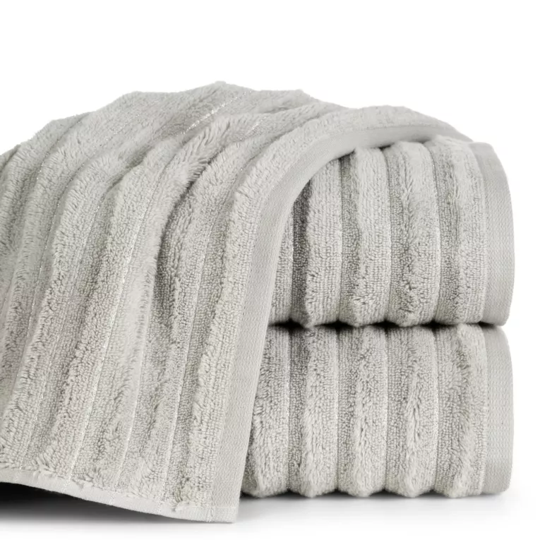 Ręcznik kąpielowy 70x140 cm kolor srebrny zdobiony prążkami z błyszczącej nici 500 g/m2 LUNARI