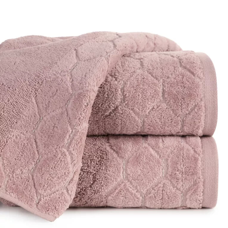 Ręcznik kąpielowy 70x140 cm bawełniany kolor pudrowy z welwetową geometryczną bordiurą 500 g/m2 LUMIA