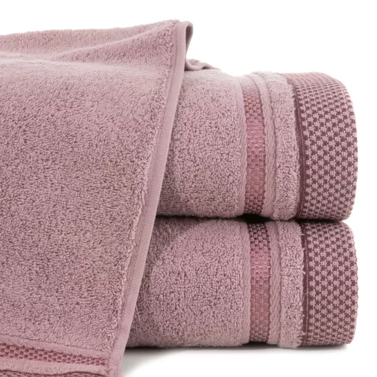 Ręcznik KINGA z żakardową bordiurą w pasy w drobną krateczkę