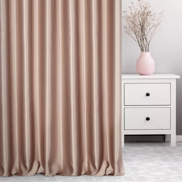 Zasłona szyta na taśmie 8 cm pudrowa z jednokolorowej gładkiej tkaniny