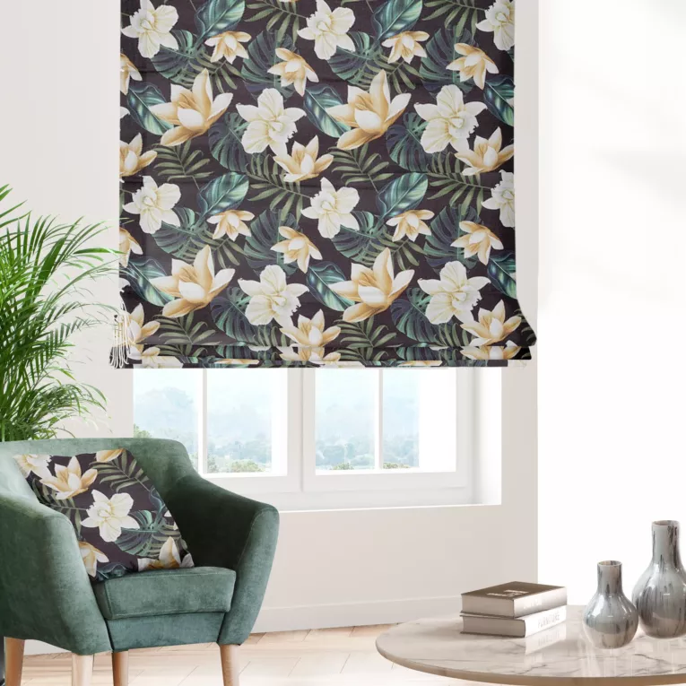 Roleta rzymska wielokolorowa z miękkiej tkaniny typu blackout drukowanej w kwiatowy wzór