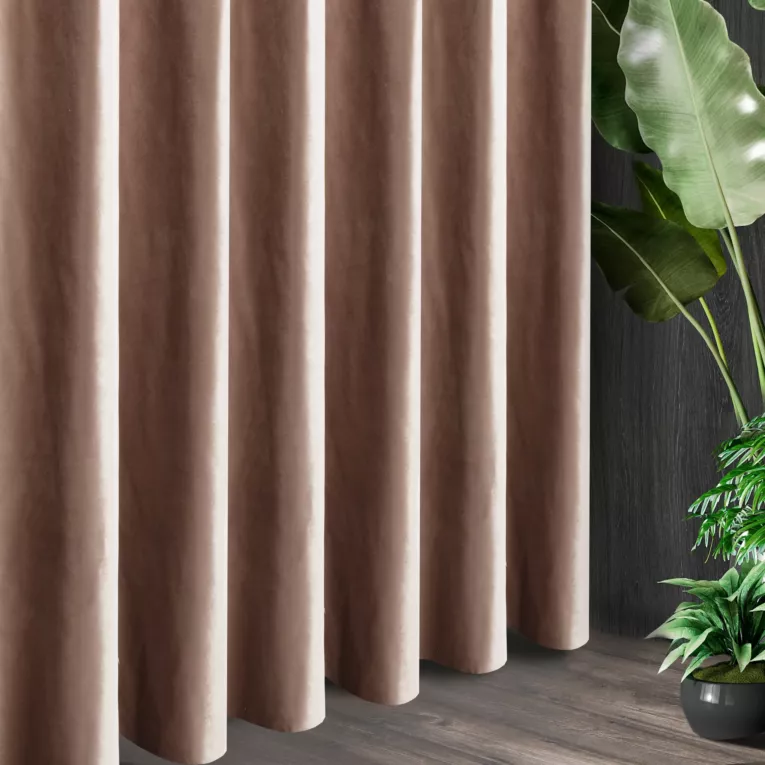 Tkanina zasłonowa gładka, miękka, welwetowa, z wyraźnym połyskiem z kolekcji Eva Minge