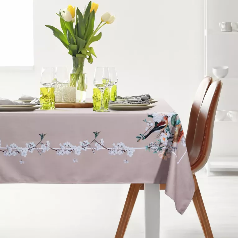 Obrus ciemnobeżowy, zielony 140x220 cm SUMMER 5 z nadrukowanym motywem roślinno-zwierzęcym