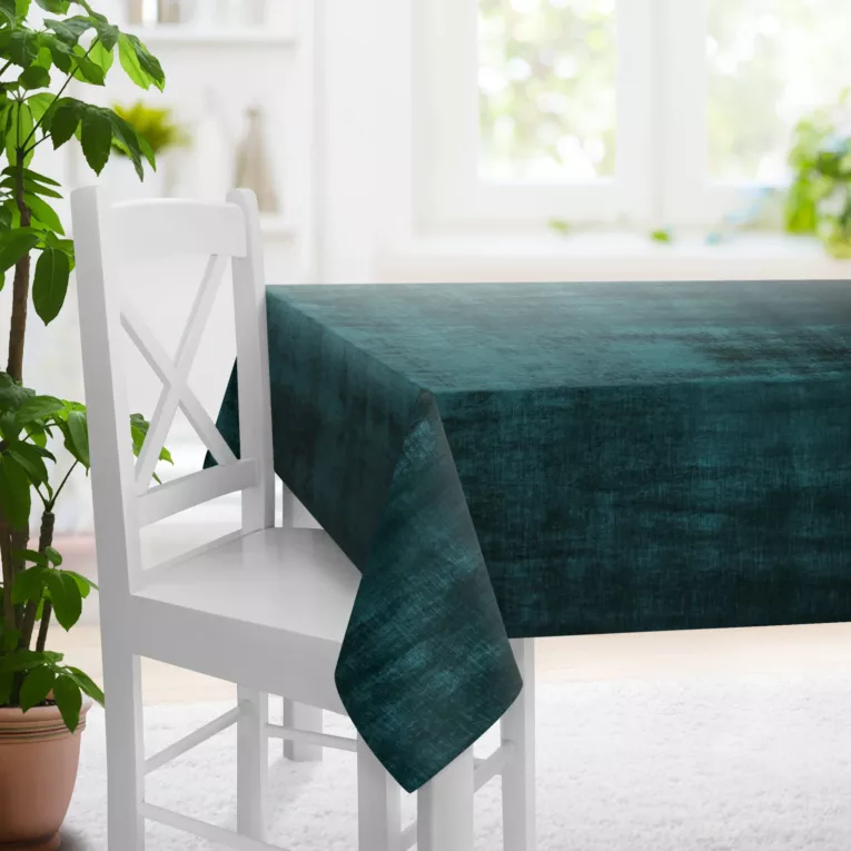 Obrus szyty SAFARI 1 ciemnoturkusowy z miękkiej welwetowej tkaniny z połyskiem i poziomym prążkiem