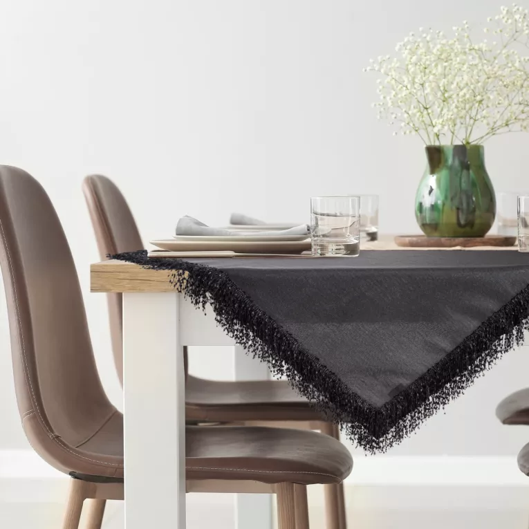 Bieżnik na stół czarny 85x85 cm JASPER zdobiony puszystymi frędzlami EUROFIRANY PREMIUM