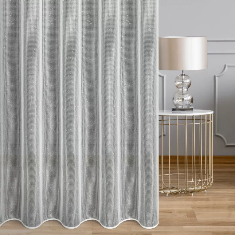 Tkanina firanowa gładka siateczka z moherową nicią wykończona obciążnikiem