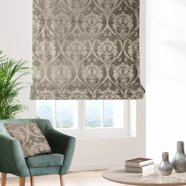 Roleta rzymska beżowo złocista z miękkiej tkaniny welwetowej z ornamentowym błyszczącym nadrukiem