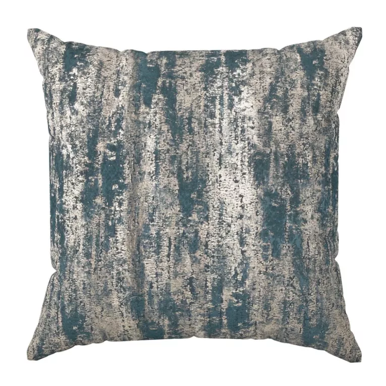 Poszewka szyta ciemnoturkusowo złocista z grubej, welwetowej tkaniny z efektem przecieranego wzoru, zdobiona delikatnie połyskującym nadrukiem