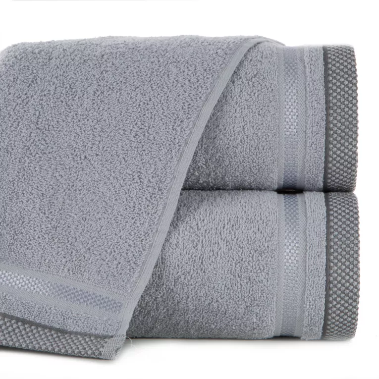 Ręcznik kąpielowy 100X150 cm bawełniany kolor jasnoszary z bordiurą w paski 500 g/m2 ABBIE