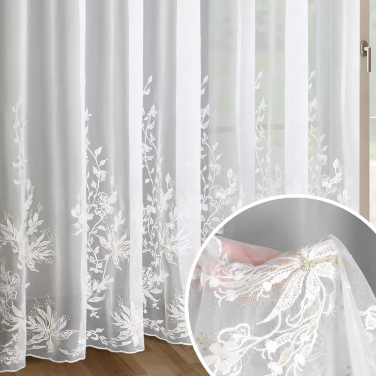 Firana biała z gładkiej tkaniny zdobiona pasem haftowanych kwiatów i perełek 350x270 cm taśma JULIA EVA MINGE