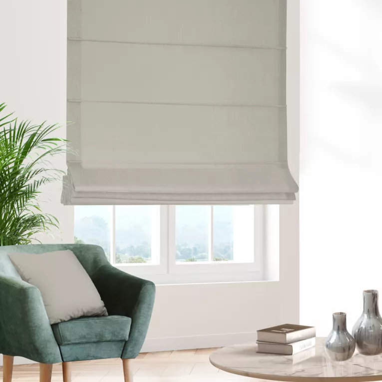 Roleta rzymska srebrna z miękkiej tkaniny o welurowej strukturze