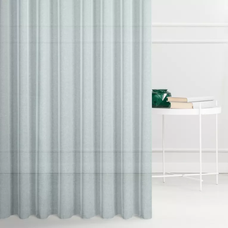 Firana szyta na taśmie 5 cm miętowa z gładkiej matowej etaminy o naturalnym splocie, wykończona obciążnikiem
