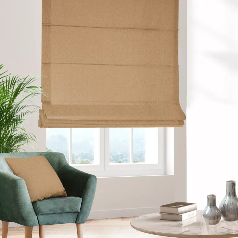 Roleta rzymska złocista z tkaniny o naturalnym splocie w stylu eko