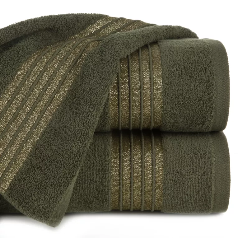 Ręcznik kąpielowy 50x90 cm bawełniany kolor oliwkowy zdobiony paseczkami przeszywanymi błyszczącą nicią 500 g/m2 LILA