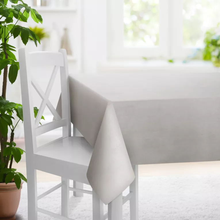 Obrus szyty szarobeżowy z miękkiej tkaniny welwetowej