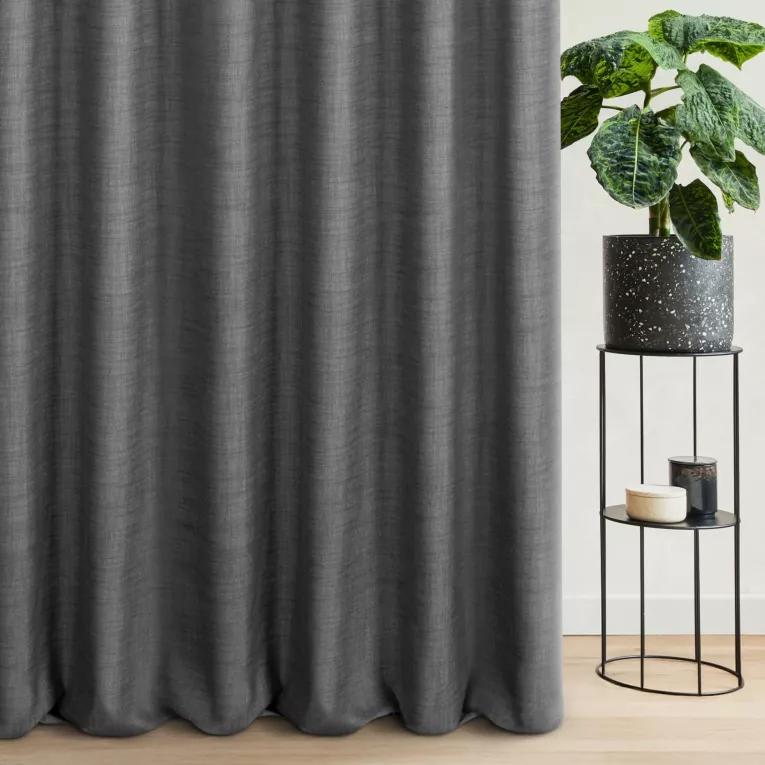Zasłona szyta na flexach grafitowa z tkaniny blackout zaciemniającej w 100% o naturalnej strukturze