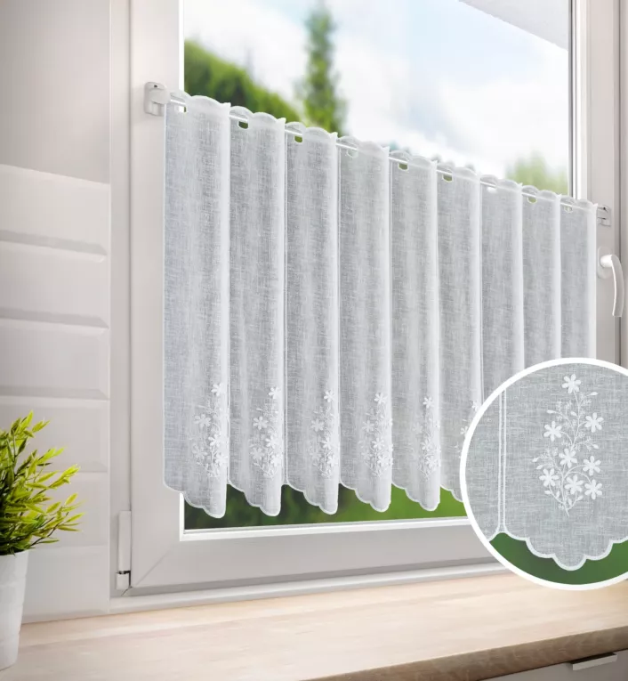 Tkanina firanowa zazdrostka z haftowanym wzorem