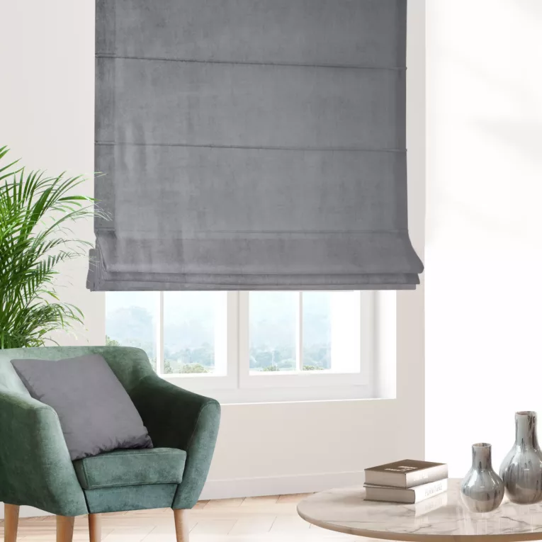Roleta rzymska popielata z tkaniny welwetowej zaciemniającej w 100%