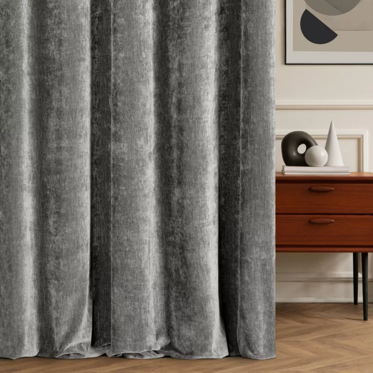 Zasłona szyta na taśmie 5 cm stalowa z miękkiej w dotyku tkaniny szenilowej