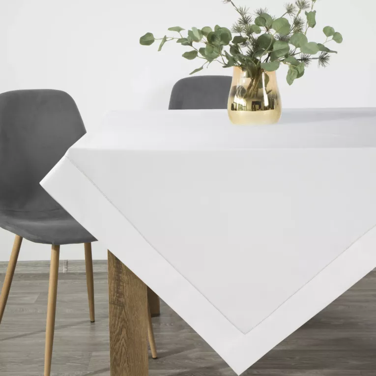 Obrus biały 140x200 cm MADELE z delikatną srebrną wypustką