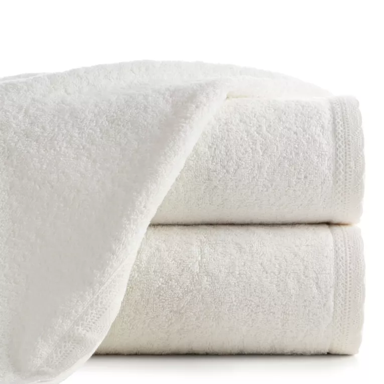 Ręcznik kąpielowy 70x140 cm bawełniany kolor kremowy zdobiony kordonkową koronką SOFIA